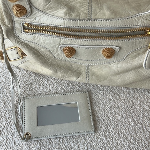 Authentic Balenciaga Large Satchel - Picture 9 of 11